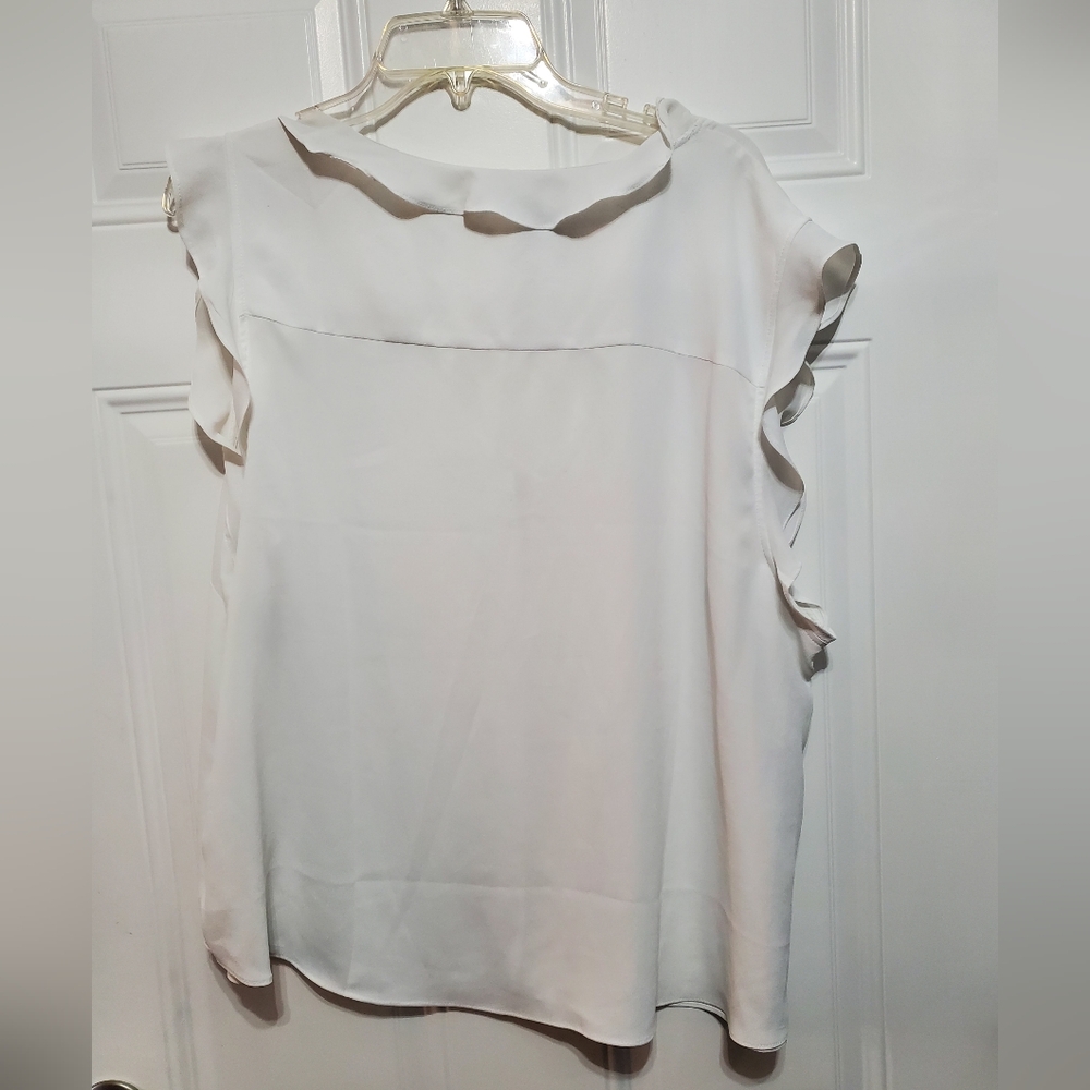 H&M White V-neck Sleeveless Blouse Top size XXL - Picture 3 of 11
